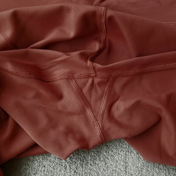 Lululemon Everlux and Mesh High-Rise Tight 25" in Dark Terracotta, size 6 - Picture 8 of 11